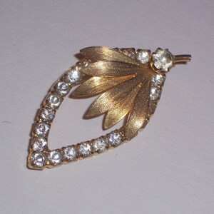 Vintage Rhinestone and Gold Tone Brooch or Pin