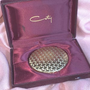 Vintage Coty Compact with the Original Case