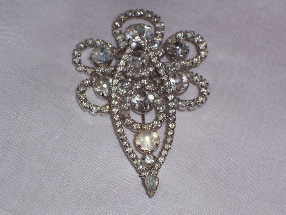 Large Vintage Rhinestone Brooch or pin - image 5