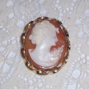 Vintage Shell Cameo Brooch