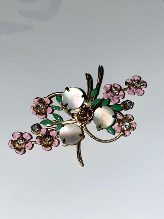 Vintage Pin or Brooch With Mother of Pearl and En… - image 1