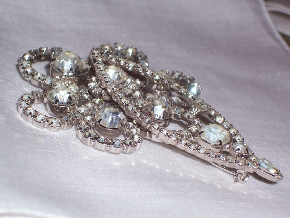 Large Vintage Rhinestone Brooch or pin - image 3