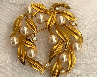 Vintage Brooch or Pendant with Pearls and Rhinestones