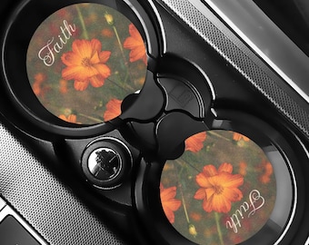 Posavasos personalizado de esteatita con diseño de cosmos naranjas para coche, inserto personalizado para portavasos con diseño floral.