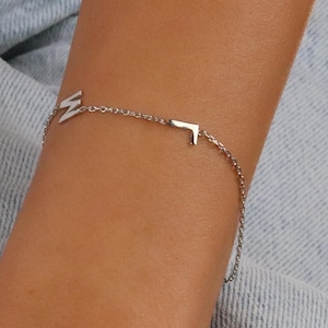 Pulsera de letras personalizadas de plata, pulsera con nombre, pulsera con iniciales laterales, pulsera minimalista con nombre, pulsera con letras espaciadas, regalo para mamá