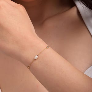 White Pearl Zircon Stone Bracelet, Dainty Pearl Bracelet, Pearl Beaded Bracelet, Pearl Silver Bracelet, Accessory Multi Stone, Gift for Mom