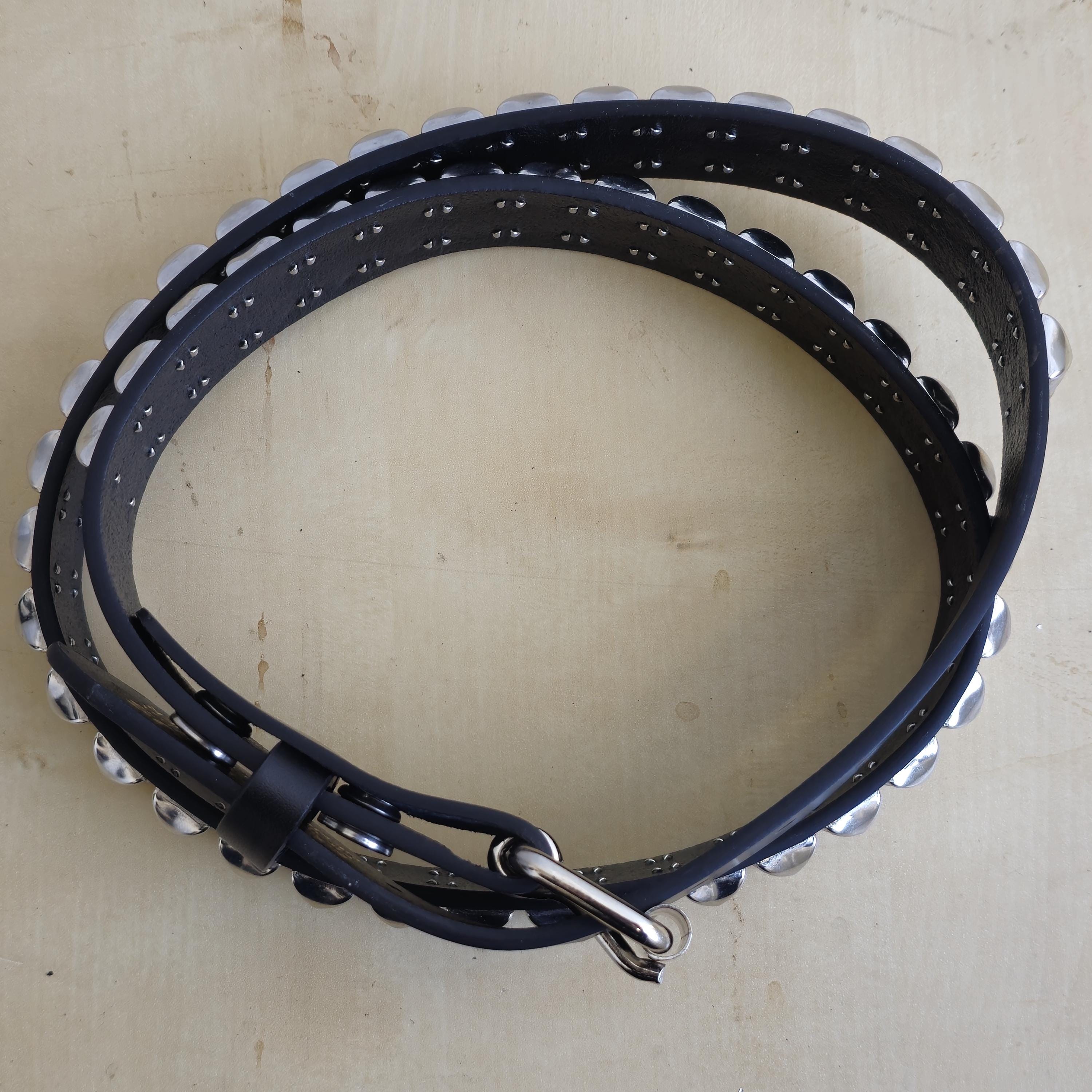 Newellsail Ceinture Cloutée à Rivets Rock Punk en Cuir PU Brillante avec Clous Pyramidaux Accessoires Vêtements Gothiques (Blanc), Blanc, 110