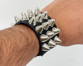 Pulsera con hebilla de cuero genuino con tachuelas de cabeza de cono UK77, brazalete con tachuelas de acero grandes, estilo gótico rockero