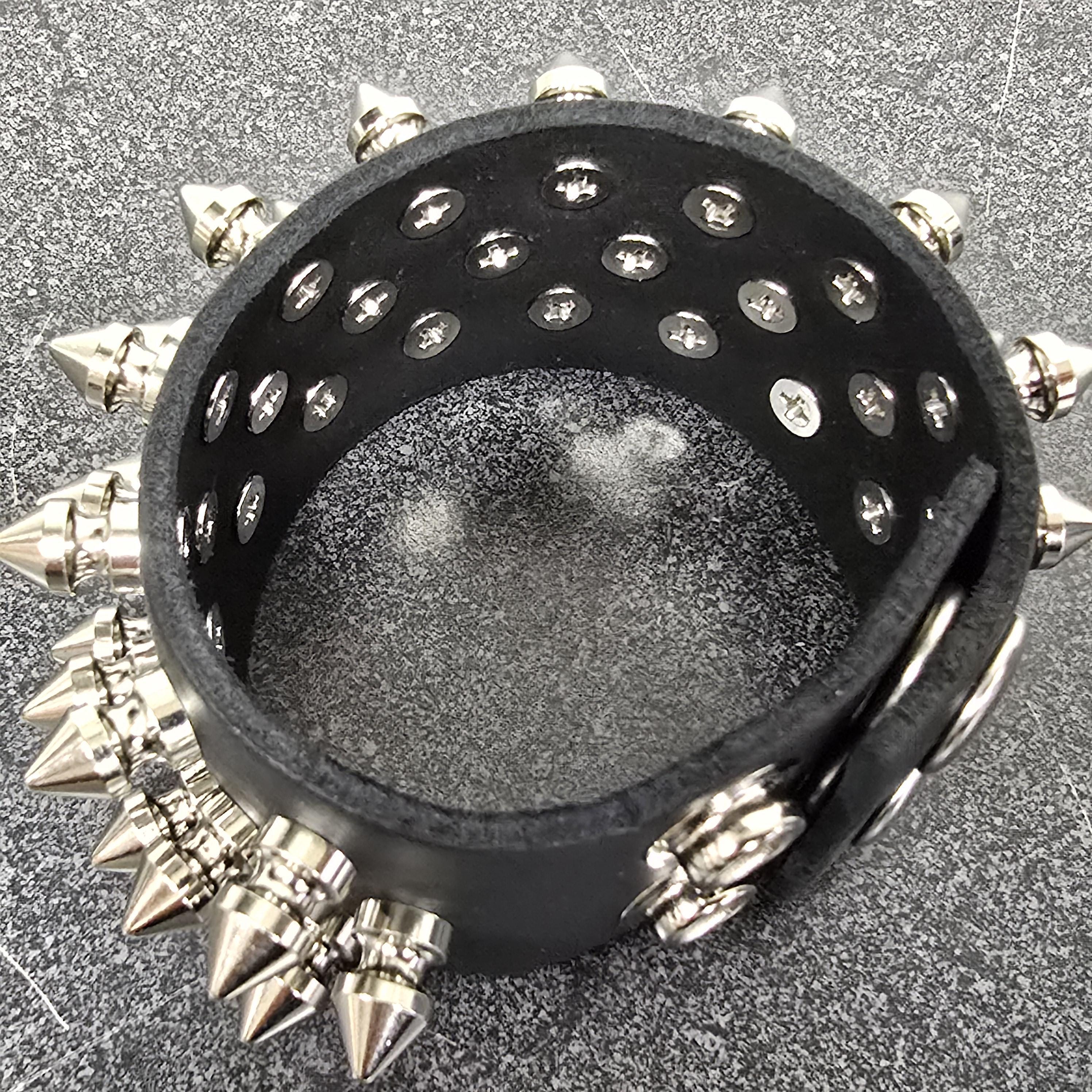 Bracciale Punk Rock BOBIJOO JEWELRY 4 Ranghi In Pelle Sintetica Nera E Metallo – Uomo E Donna, Larghezza 3.5 Cm