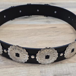 Concho Medaillon Ledergürtel: Thunderbird Western Punk Style