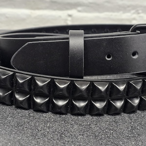 Black Pyramid Studded Two Row Pyramid  UK Punk Rock Genuine Leather Belt Snap Off Roller  Buckle Leather Loop