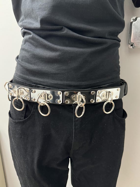 アクセサリー Dollskill CHAIN BELT Vegan Leather Dual Metal Chain Belt Darker Wavs - Silver – Dolls Kill