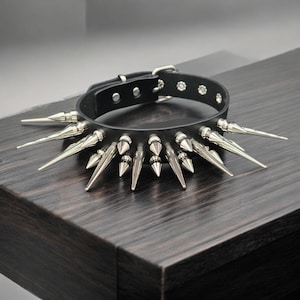 Collar de púas: Gargantilla punk de cuero de doble hilera, cono jumbo de 6,35 cm de largo