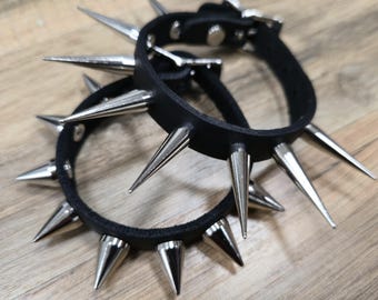 Echte leren kegelvormige spike-armband: punkrock-goth-manchet