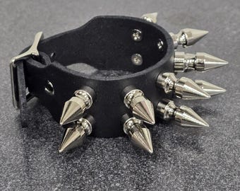 Leren armband met dubbele rij spikes: punk-goth-manchet