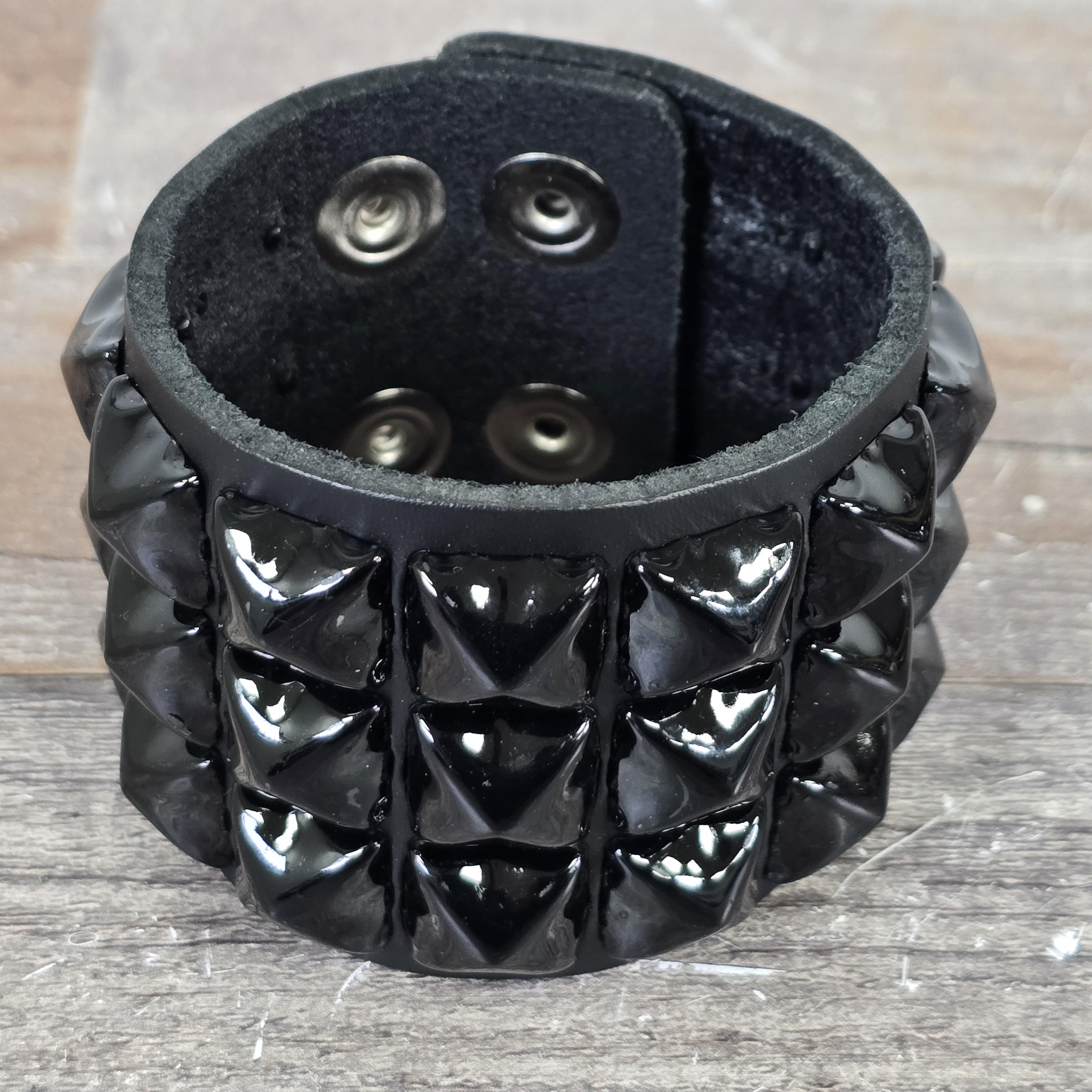 Sechsreihige Punk-Armband Manschette Aus Leder Mit Nickel-Pyramiden-Nieten - Unisex