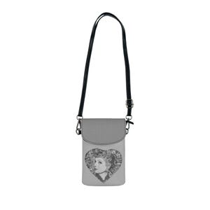 Petit sac à bandoulière Lucy in a Heart à trois compartiments avec porte-cartes de crédit caché