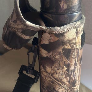 Termo Avery Classic Legendary (botella) con estampado de camuflaje Mossy Oak y estuche de cuidado imagen 5