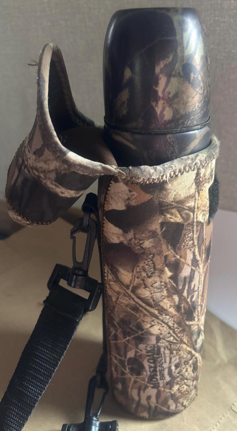 Termo Avery Classic Legendary (botella) con estampado de camuflaje Mossy Oak y estuche de cuidado imagen 5