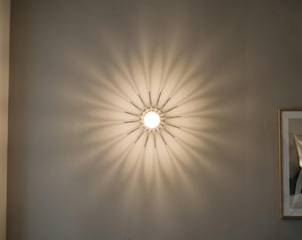 Applique Murale Design en Bois et Métal - Luminaire Artisanal Géométrique - Design Moderne et Jeux d'Ombres