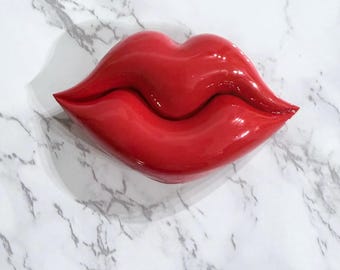 Red Glossy Lip Telescopic Kindle Grip – Unique Adjustable E-Reader Holder