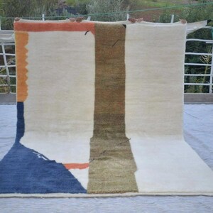 Vista custom Beni Mrirt tapijt, handgeweven Marokkaans wollen tapijt, minimalistische abstracte kunst, op bestelling gemaakt, aangepaste maten, modern boho decor, Beni tapijt