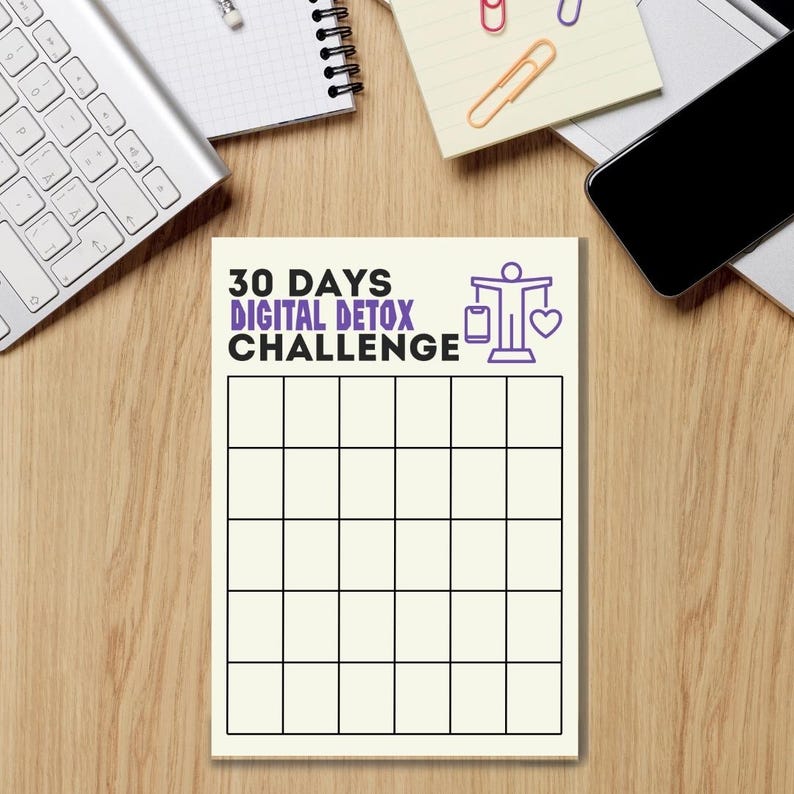 Peut inclure: Un tracker imprimable de d&eacute;fi de d&eacute;sintoxication num&eacute;rique de 30 jours avec une grille de carr&eacute;s. Le titre est "30 Days Digital Detox Challenge" et il y a un graphique d'une personne tenant une balance avec un t&eacute;l&eacute;phone d'un c&ocirc;t&eacute; et un c&oelig;ur de l'autre.