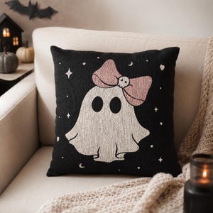 Cute Ghost Woven Pillow: Pink Bow Girly Halloween Decor, Spooky Kawaii Cushion for Sofa, Adorable Retro Home Bed Throw Cover Gift