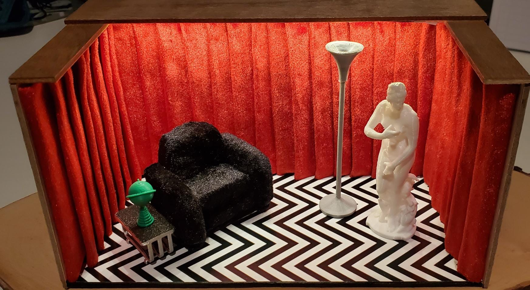 Twin Peaks Diorama (red Room Scene Display, Red Curtains, David