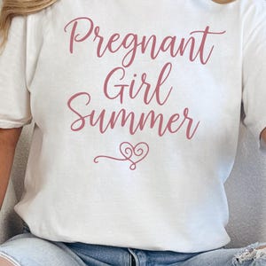 Koszulka letnia dla ciężarnej dziewczyny, prezent dla przyszłej mamy, koszulka z ogłoszeniem ciąży, koszulka z informacją o dziecku, prezent na baby shower, koszulka dla przyszłej mamy