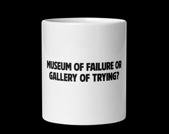 Weißes Museum des Scheiterns oder Galerie des Versuchens Klassische Keramiktasse | 11 Unzen & 15 Unzen Größen | Spülmaschinen-, Mikrowellengeeignet | BPA-Freier Becher