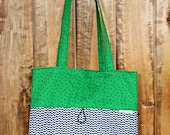 Sac à courses en coton, réversible et portatif. Marine, vert, blanc. - Cotton tote bag, reversible and compact. Navy, green, white.