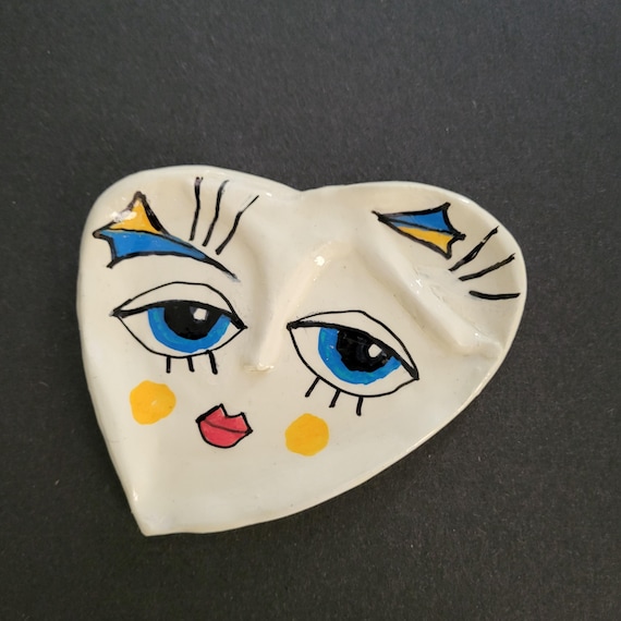 355 hearts don't lie — a hand-sculpted abstract face dish with wabi-sabi charm that feels like a tiny sculpture, not just a trinket holder.