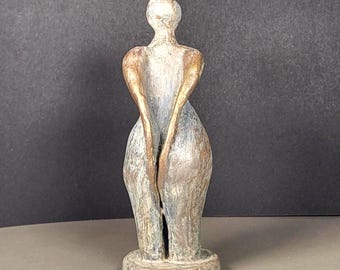 Modern Venus Clay Sculpture: OOAK Fertility Goddess Statue - Hand Sculpted Minimalist Spiritual Art