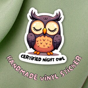 Nachtuil handgemaakte vinylsticker, grappige kawaii illustratie sticker, schattige cartoon sticker voor laptop, waterfles, dagboek, nachtelijk cadeau