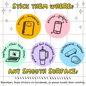 K&ouml;nnte beinhalten: Ein farbenfrohes Stickerbogen mit dem Text "STICK THEM WHERE?" und "ANY SMOOTH SURFACE!". Das Bogen zeigt illustrierte Kreise mit Gegenst&auml;nden wie einem Notizbuch, Telefon, Laptop, Wasserflasche, Skateboard und Helm. Der Text "Remember, these stickers are handmade, so please handle them carefully." ist ebenfalls enthalten.