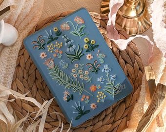 Personalized Floral Kindle Case, Embroidered Style Kindle Cover, Custom Name Kindle Paperwhite Case, Cute Booktok Reader Gift, Kindle 2024