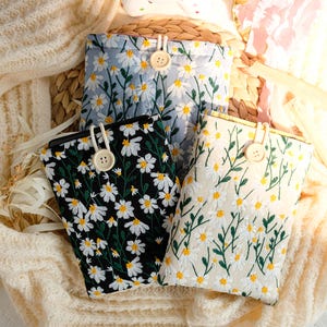Hand embroidered flowers kindle sleeve, Kobo sleeve, kindle pouch, kobo libra colour sleeve, e reader sleeve, kobo clara sleeve,kindle pouch