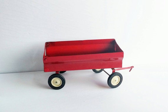 red wagon toy store