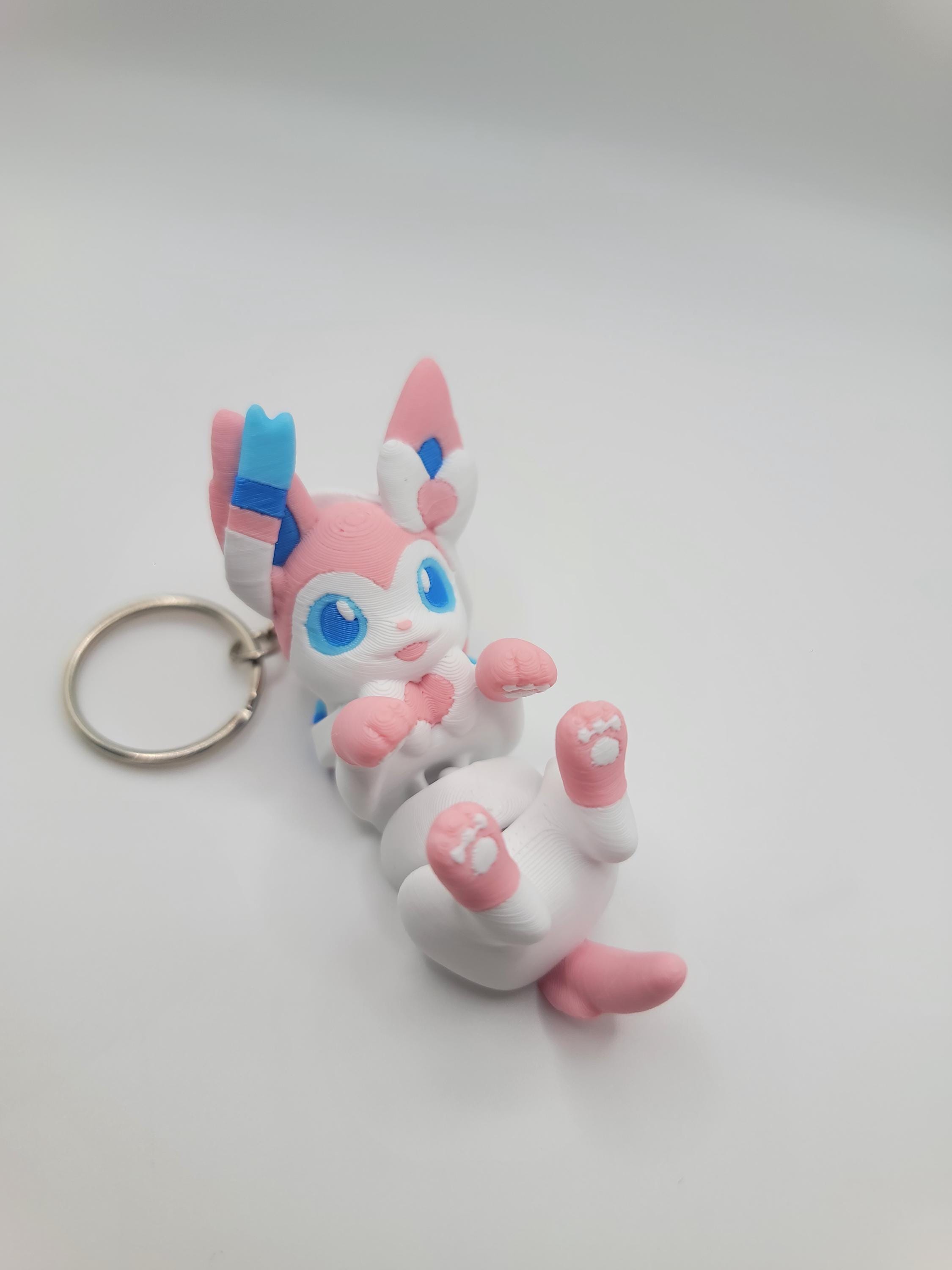 Sylveon flexi keychain