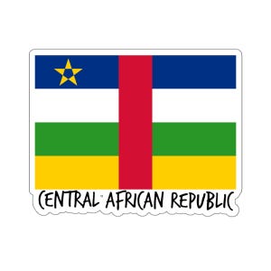 Puede incluir: Una pegatina con la bandera de la República Centroafricana. La bandera es un tricolor horizontal de azul, blanco y verde, con una franja vertical roja en el centro. Una estrella amarilla de cinco puntas se encuentra en la esquina superior izquierda azul. El texto "CENTRAL AFRICAN REPUBLIC" está escrito en negro en la parte inferior de la pegatina.