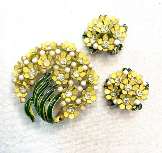 Floral White and Yellow Brooch Set Vintage Yellow Pansy Flower Brooch Pin & Clip on Earring Set  main image 2