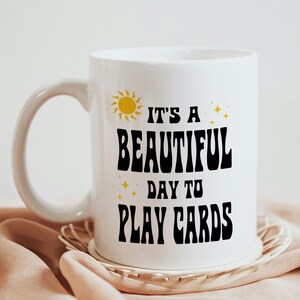 Caneca de presente para jogador de cartas, xícara de café engraçada para jogar cartas, presente para amantes de jogos de cartas, pôquer, presente para fãs de jogos de cartas, jogos de azar, presentes de pôquer