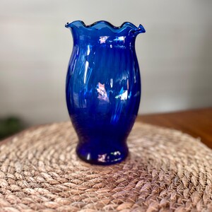 Vintage Anchor Hocking 1950&#39;s Cobalt Blue Ribbed Ruffle Collar Swirl Vase  7&quot; x 4&quot; Hand Blown Glass