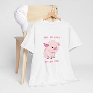 T-shirt minimaliste de cochon en colère mignon, petit mais puissant, t-shirt animal mignon mais courageux, design de cochon amusant et impertinent, idée cadeau unique