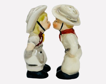 Vintage Napco Kissing Cowboy Cowgirl Western Couple Salt and Pepper Shakers 1956 Japan MCM