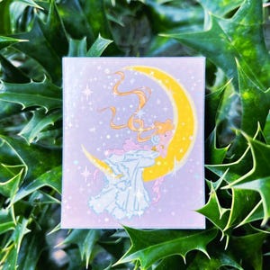 Pegatina holográfica de princesa Serenity sentada en la luna