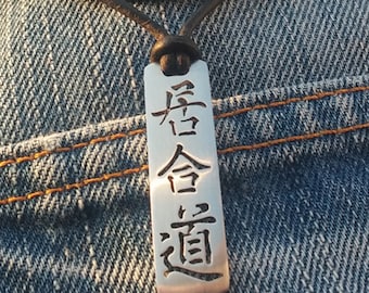 Collar con colgante de acero inoxidable con kanji de Iaido - Artes Marciales