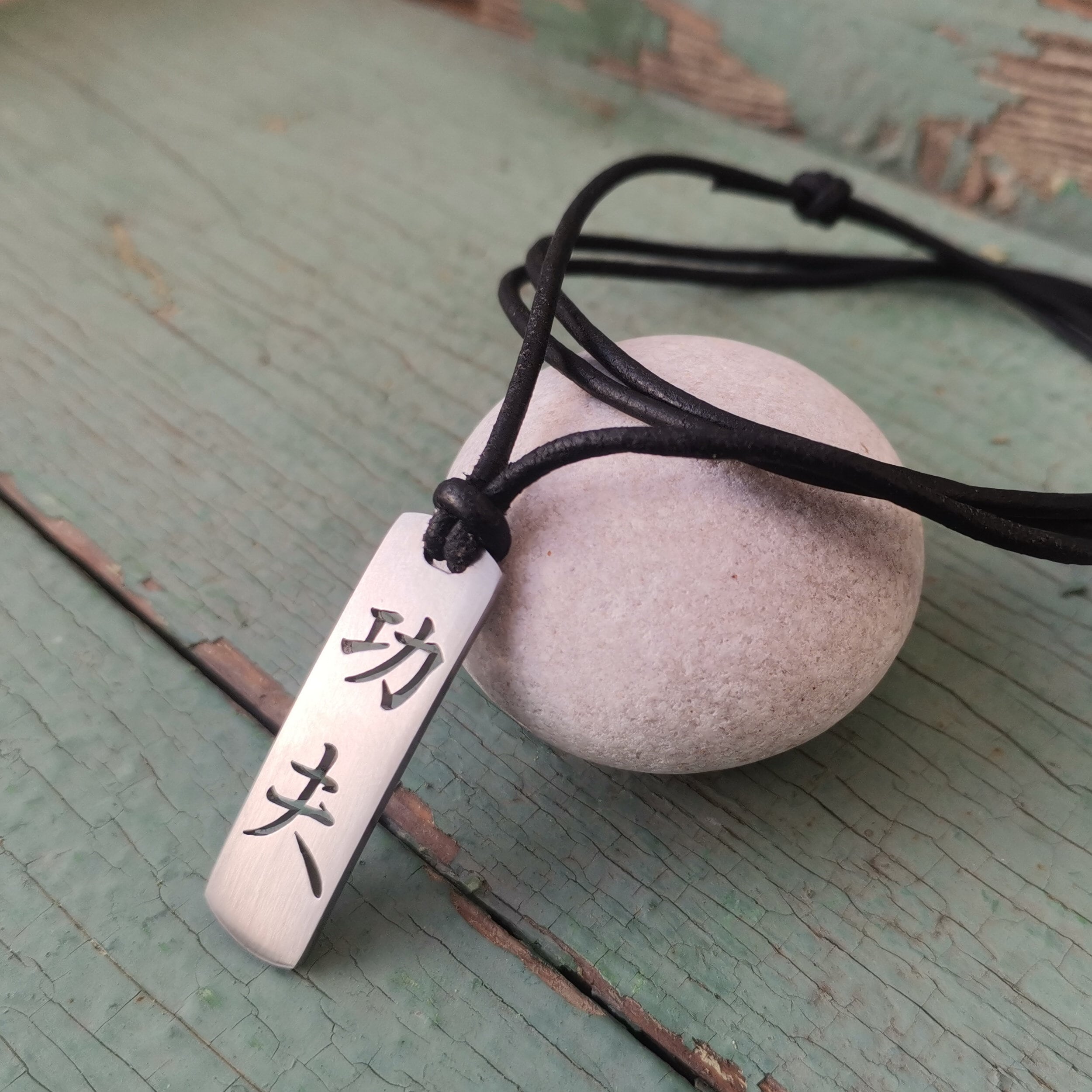 Médaille Ou Pendentif Bruce Lee En Acier Inoxydable Gravé – 'La Fureur Du Dragon' – Neuf Avec étiquettes