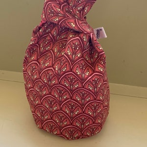 Juego de 2 bolsos de noche reversibles con nudo japonés y diseño floral Art Deco en color burdeos y rosa y monedero a juego